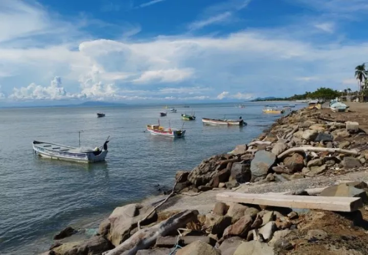 Los pescadores de Punta Chame, aseguran que, en este 2024, han sido robados al menos 15 motores. Foto. Eric A. Montenegro