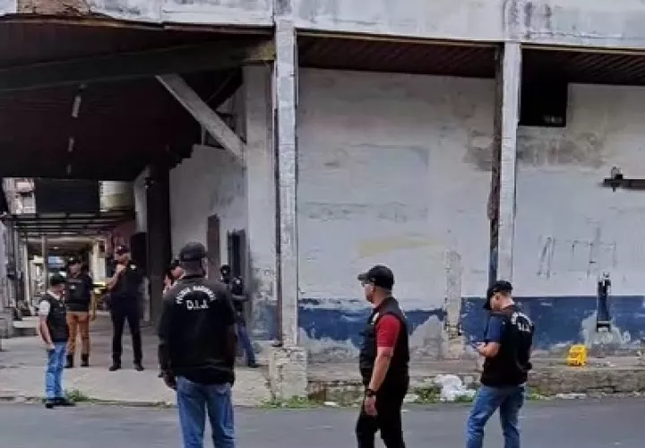 La Policía Nacional junto con funcionarios del Ministerio Público acudieron a la escena de los acontecimientos.Foto: Diomedes Sánchez