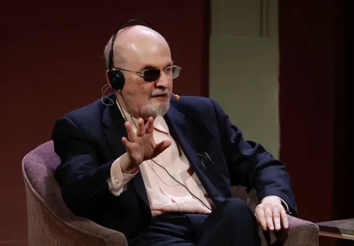 Salman Rushdie, presenta en España su último libro, 'Cuchillo: meditaciones tras un intento de asesinato'. Foto: EFE / JJ Guillén