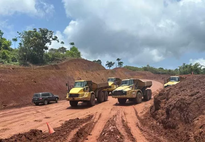 A pesar de que se había logrado que el MOP cambiara el alineamiento, la carretera entró a la reserva. Foto: Cortesía