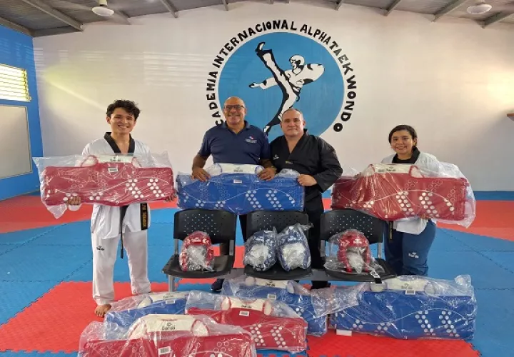 Taekwondo recibe implementos deportivos. Foto: Cortesía