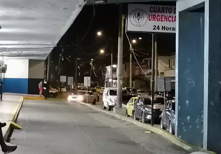 Tanto el herido de bala como el que intentó suicidarse fueron llevados a servicios de urgencia en Colón. Foto: Diomedes Sánchez   