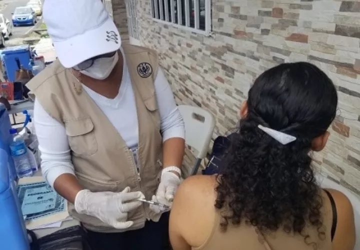 Se aplicaron mil 936 vacunas contra el sarampión  (MMR y MR. Foto: Diomedes Sánchez. 