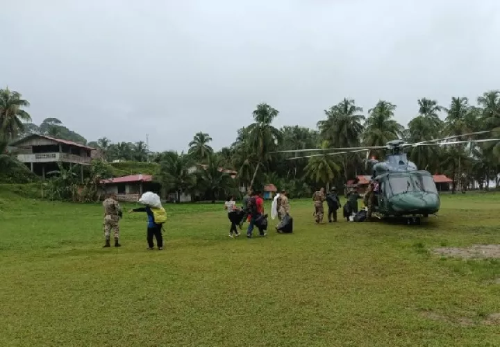 El Tribunal Electoral ya desplazó a los funcionarios a estas comunidades apartadas vía aérea utilizando helicópteros del Servicio Nacional Aeronaval (Senan) Foto. Melquiades Vásquez