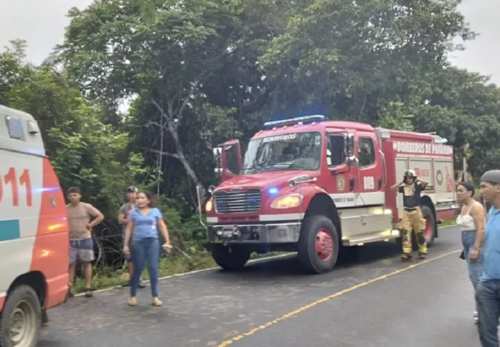 La víctima fue trasladada en ambulancia del 911, mientras que el otro conductor fue sacado del área en un vehículo particular. 