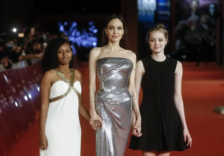  Zahara Marley Jolie-Pitt, la actriz estadounidense Angelina Jolie y Shiloh Jolie-Pitt. Foto: EFE