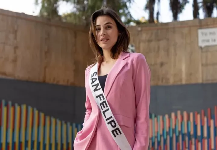 Ariel Cordero, primera mujer transgenero en clasificar al certamen de belleza Miss Universo Chile. Foto: EFE / Ailen Díaz