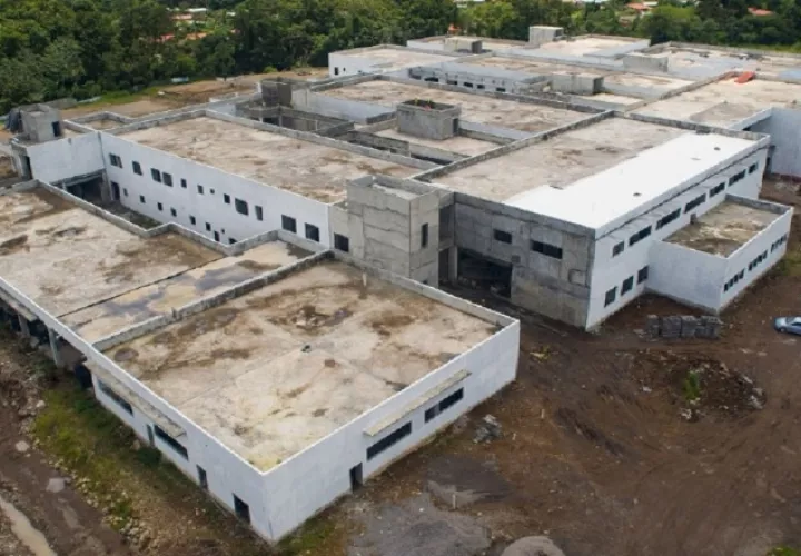 Así quedó la construcción del hospital de Bugaba, obra necesitada por la populosa población del occidente de la provincia de Chiriquí.  Archivo