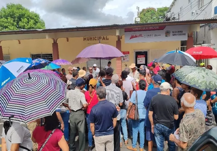 Pese a estos acuerdos, un grupo de capireños insisten en la anulación del contrato de aseo, alegando que no fueron consultados al respecto. Foto. Eric Montenegro