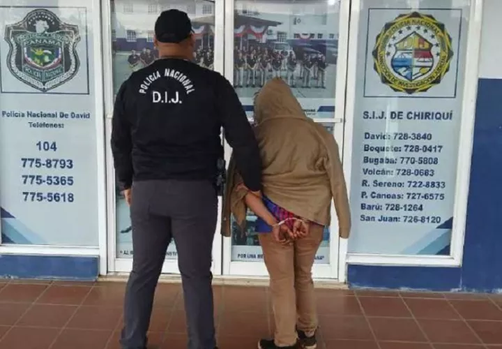 Estos sujetos de 21 y 24 años fueron detenidos por unidades de la Policía Nacional en la comunidad El Mamey, en el distrito de Dolega. Foto. Proteger y Servir