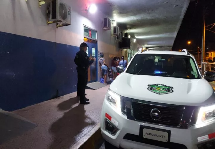 Al darse cuenta de su error, los agresores huyeron del lugar en un vehículo tipo taxi. Foto. Archivo