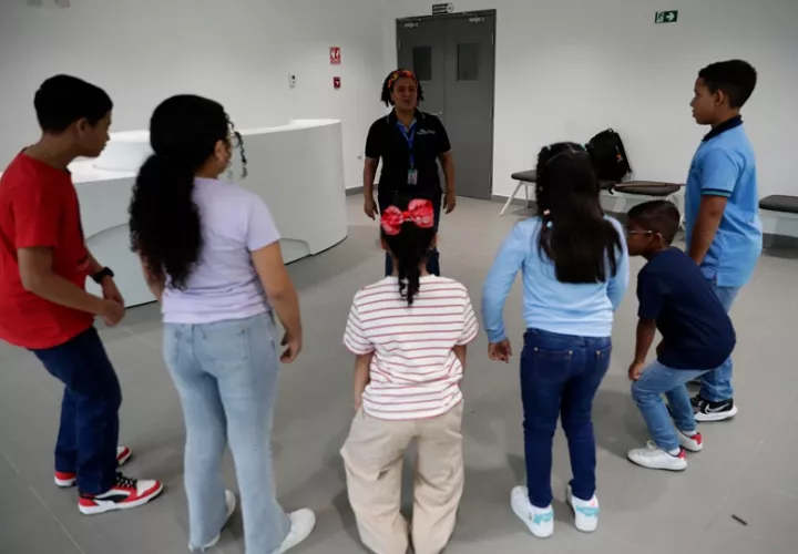 Niños  participan en talleres culturales en la ciudad de las artes. Foto: EFE/ Bienvenido Velasco