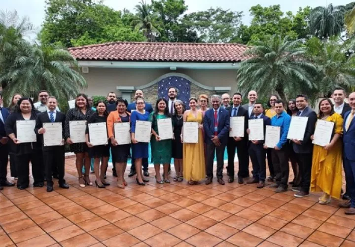 Los profesores que recibieron la especialización en física proceden de diferentes regiones educativas de Panamá. Foto: Cortesía