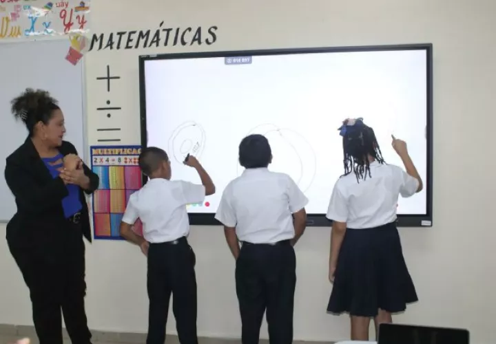 Exministro de Educación, Miguel Ángel Cañizares, indica que se debe dar continuidad a la transformación curricular. Archivo