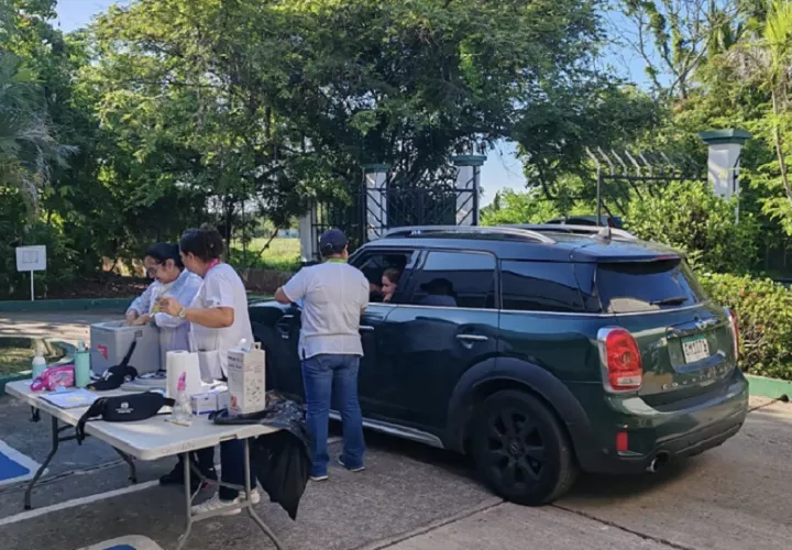 Más de 21,750 vacunas ya han sido colocadas en Herrera, de un primer lote de 50 mil que fueron dispuestas en esta región del país, señaló Pérez. foto. Thays Domínguez