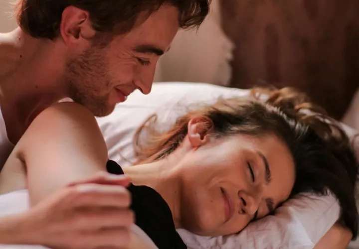 Deben agendar ratos de intimidad en pareja. Foto: Pexels