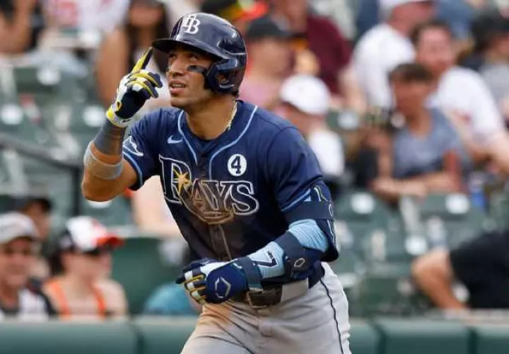 José "Chema" Caballero de los Rays celebra su jonrón contra los Orioles de Baltimore. Foto: @raysbaseball