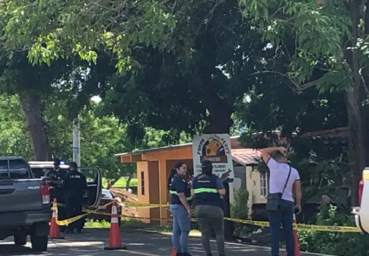 “El Purry” recibió varios impactos de bala, principalmente en el pecho, por varios hombres que tras cometer el hecho violento se dieron a la fuga en un auto color gris. Foto. Thays Domínguez