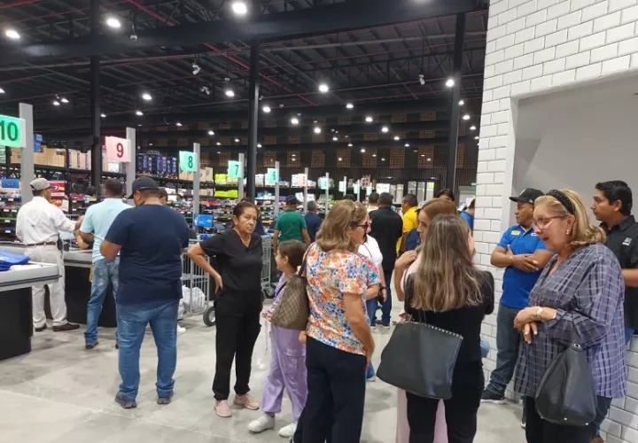 El MAX ofrece una extensa variedad de productos, destacando más de 50,000 referencias, de las cuales el 80% es proveniente de marcas nacionales.