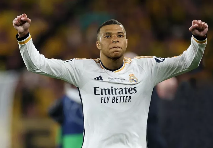 Mbappé firmó con el Real Madrid.