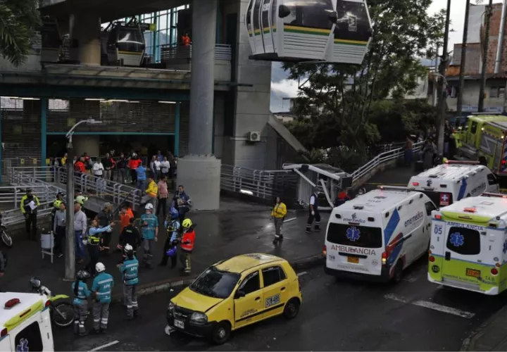 Un muerto y 20 heridos deja la caída de una cabina del sistema de teleféricos en Medellín. Foto: EFE