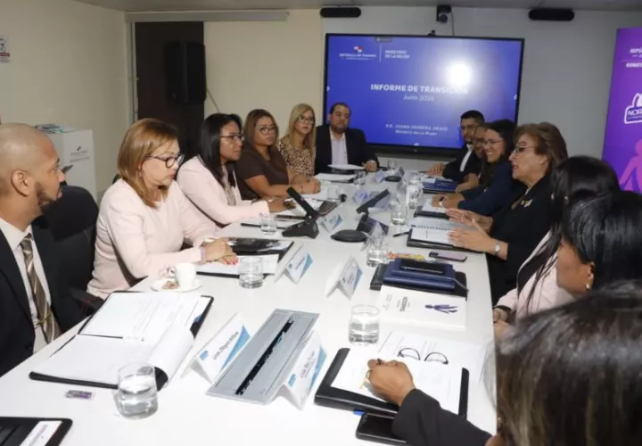 Reunión de transición del Ministerio de la Mujer. Foto: Víctor Arosemena