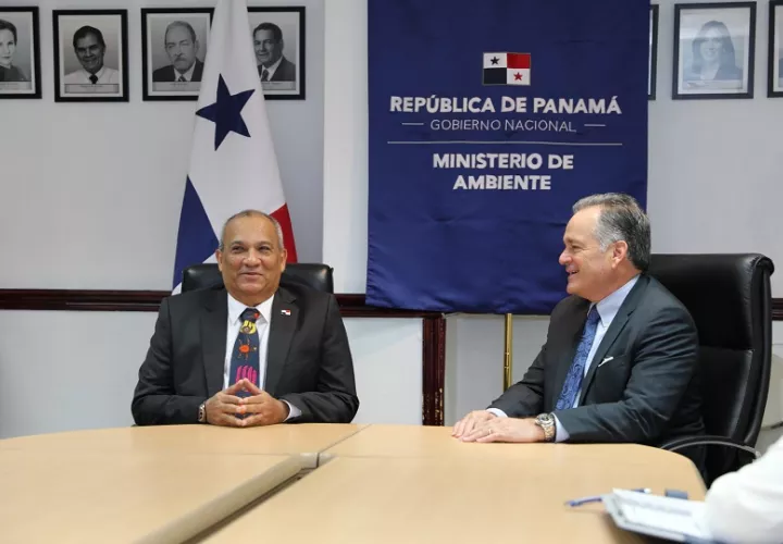 Juan Carlos Navarro dijo que seguirá recibiendo información básica sobre ambiente durante las próximas semanas. Foto: Cortesía