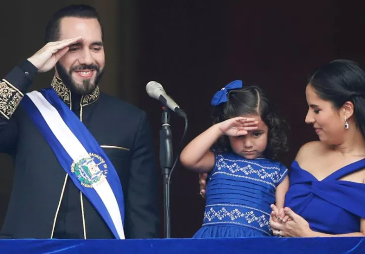 El presidente Bukele promete "sanar" la economía de El Salvador en su segundo mandato. Foto: EFE