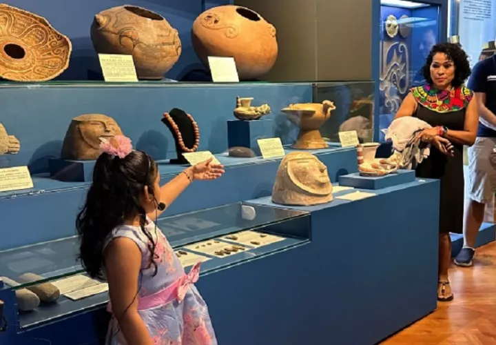 Una niña guía de la edición de 2023. Foto: Cortesía