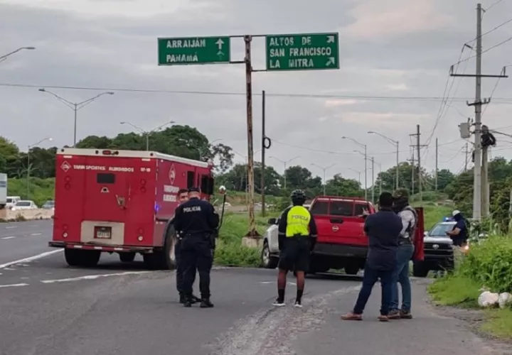 El vehículo fue interceptado por unidades de la PN en el tramo de la autopista Arraiján-La Chorrera que atraviesa el sector de Altos de San Francisco, en dirección a la ciudad capital. Foto. eric Montenegro