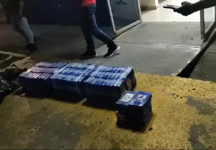 La droga se encontraba en un ato que era remolcado en una grúa. Foto. Eric Montenegro