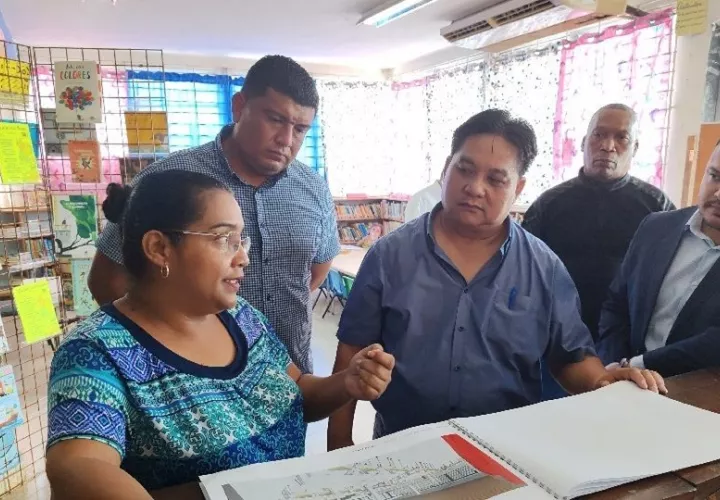 El documento, que sustenta los cuatro grandes problemas que enfrenta esta región del país, fue presentado a los nuevos alcaldes y diputados electos en Panamá Oeste. Foto. Eric Montenegro