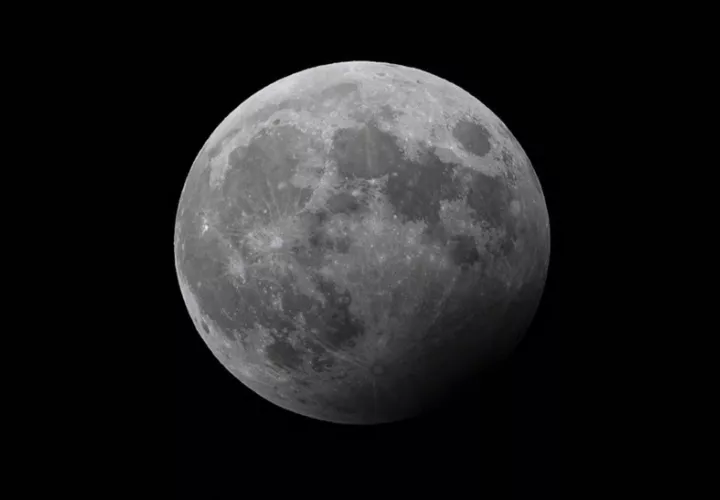 La Luna es una sexta parte del tamaño de la Tierra. Foto: EFE 