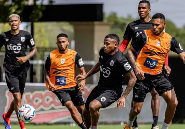 Los jugadores de Panamá durante los entrenamientos con miras al partido de Uruguay Foto: Fepafut