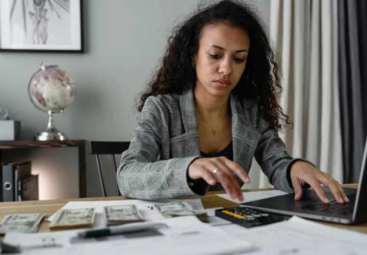 La participación femenina en las postulaciones fue mayor en mayo. Foto: Pexels