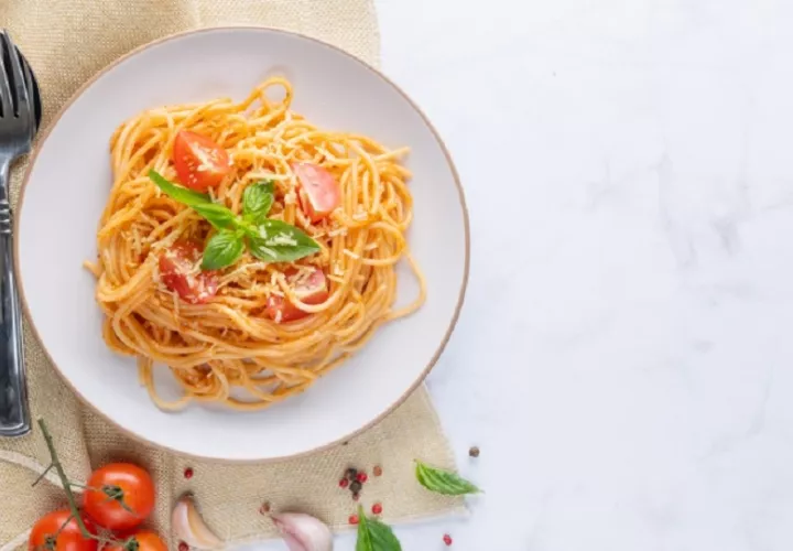 Las salsas a base de tomate van bien con las pastas redondas. Foto: Ilustrativa / Freepik