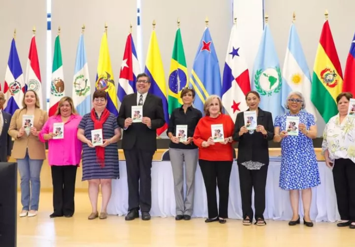 Ministra María Inés Castillo presenta la nueva Política Pública a favor de las Personas Mayores en Panamá 2024-2030, “Por un Envejecimiento Saludable”. Foto: Cortesía