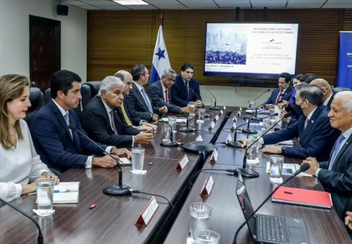 La reunión se llevó a cabo en el Ministerio de Economía y Finanzas. Foto: Cortesía