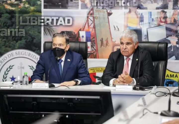 Reunión en el Centro de Operaciones Nacionales (CON). Foto: Cortesía