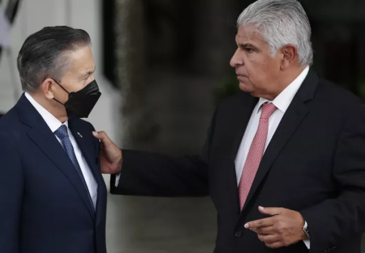 Laurentino Cortizo y el presidente electo José Raúl Mulino.