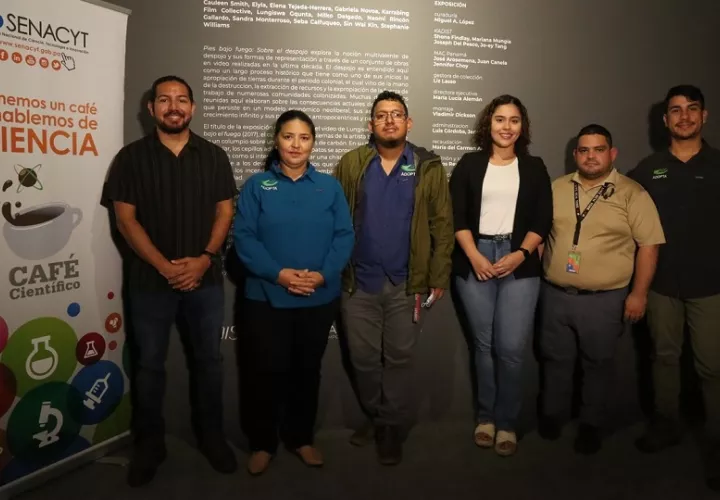 Investigadores durante la actividad de divulgación realizada esta semana. Foto: Cortesía/ Senacyt