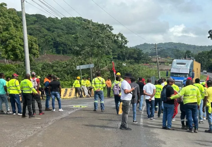 Este jueves se han reportado cierres parciales de vías a lo largo del país. Foto: Cortesía 
