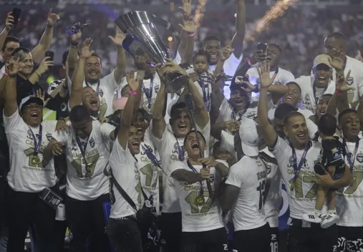 Tauro festeja su título 17 en el fútbol panameño. Foto: EFE