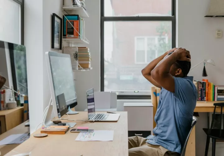 Es importante analizar si tu empleo actual está alineado con tus objetivos profesionales a largo plazo. Foto: Pexels