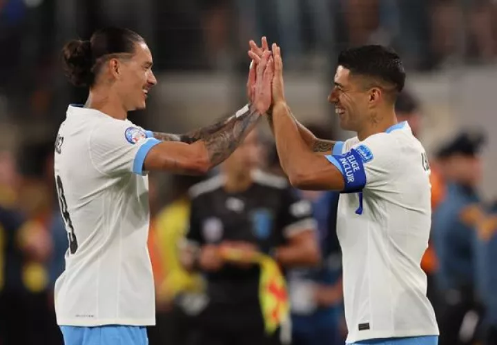 Darwin Núñez  y Luis Suárez, jugadores de Uruguay, Foto: EFE 