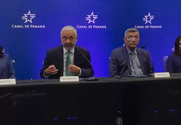 Karina Vergara (Protección Ambient al),  Ricaurte Vásquez (Administrador) y Oscar Ramírez (directivo). Víctor Arosemena