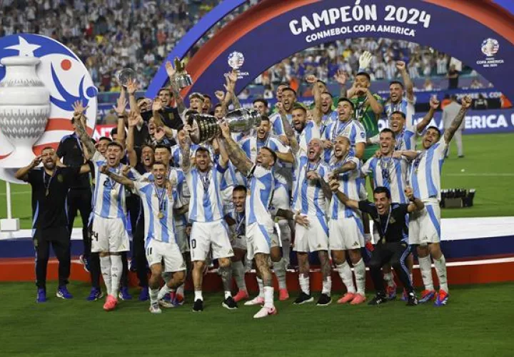 Jugadores de Colombia festejan el título de la Copa América 2024. Foto: EFE
