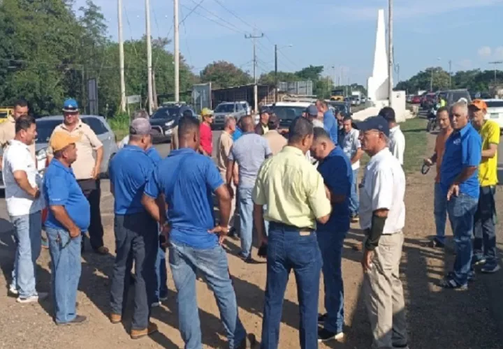Entre las demandas de los taxistas se incluyen; una rebaja en los precios del combustible. Foto. Ilustrativa