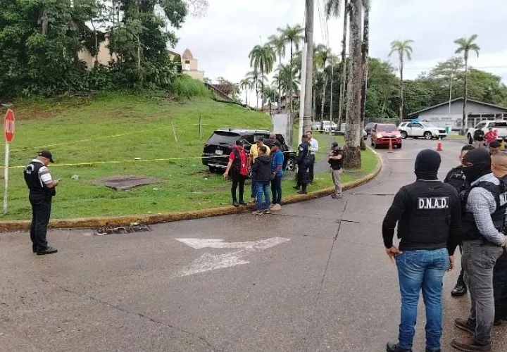 Personal de Criminalística de la Fiscalía de Homicidios llegó al lugar e inició las investigaciones. Foto: Diomedes Sánchez