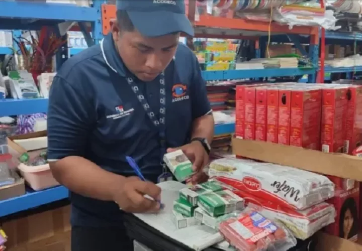 Fueron sacados de circulación varios productos  vencidos. Foto. Acodeco